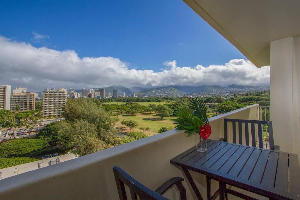Diamond Head Beach Hotel Гонолулу Экстерьер фото