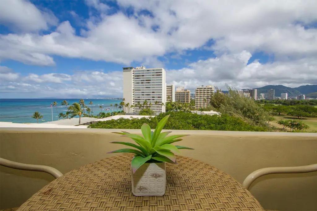 Diamond Head Beach Hotel Гонолулу Экстерьер фото